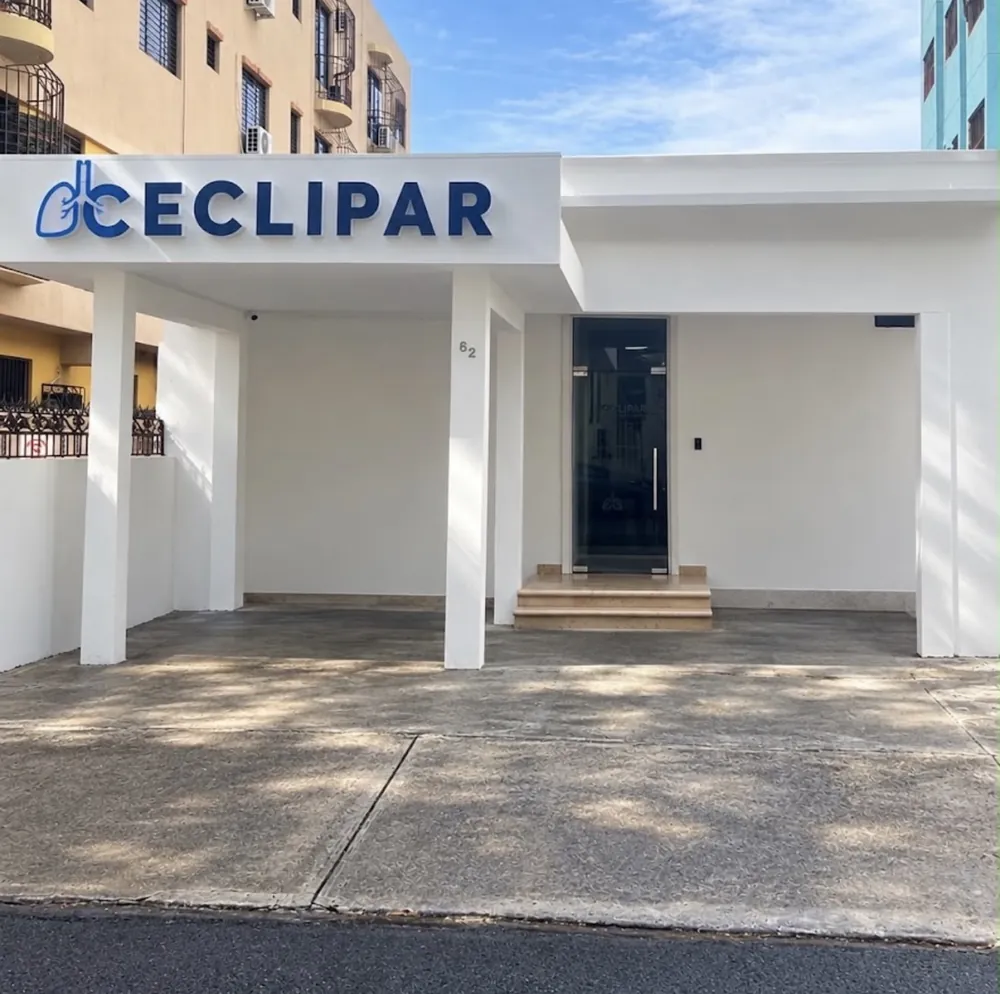 Fachada de CECLIPAR en Calle Bernardo Pichardo #62, Ensanche Lugo, Santo Domingo
